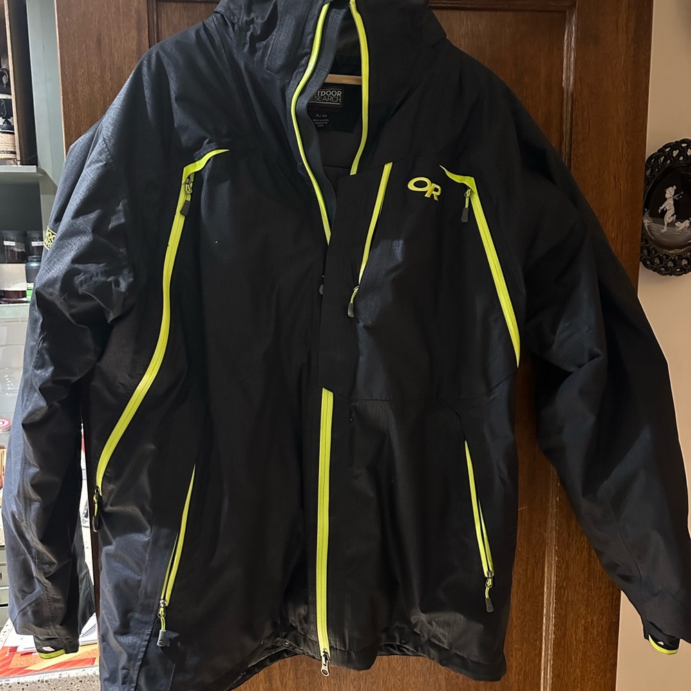 Men’s Outdoor Research goretex and primaloft insulated ski/snowboard jacket